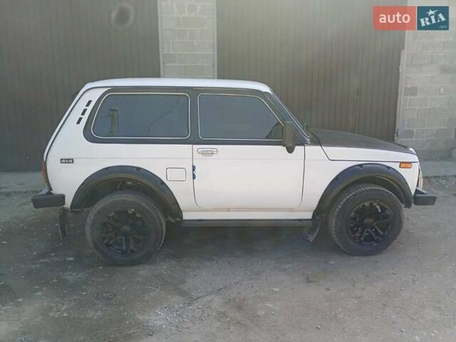Білий ВАЗ 21214, об'ємом двигуна 1.7 л та пробігом 674 тис. км за 3700 $, фото 1 на Automoto.ua