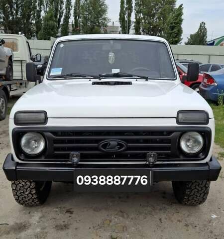 Білий ВАЗ 21214, об'ємом двигуна 1.7 л та пробігом 214 тис. км за 3200 $, фото 1 на Automoto.ua