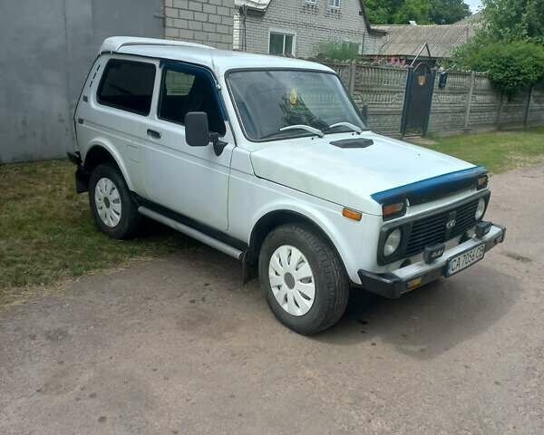 Белый ВАЗ 21214, объемом двигателя 1.7 л и пробегом 87 тыс. км за 3100 $, фото 1 на Automoto.ua
