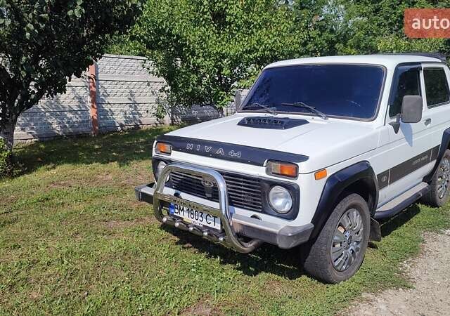 Белый ВАЗ 21214, объемом двигателя 1.7 л и пробегом 93 тыс. км за 4350 $, фото 1 на Automoto.ua