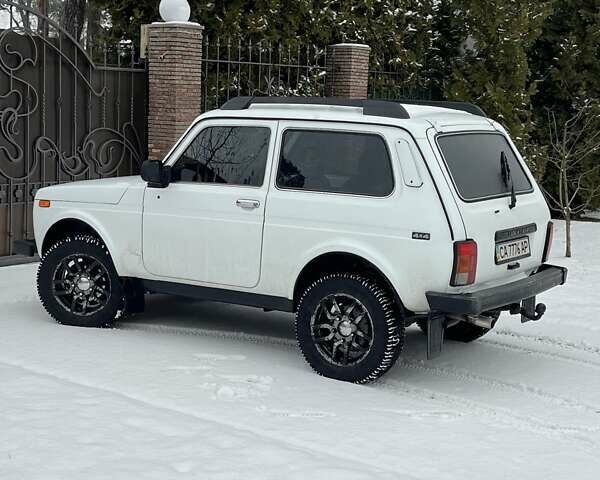 Білий ВАЗ 21214, об'ємом двигуна 0 л та пробігом 179 тис. км за 5100 $, фото 1 на Automoto.ua