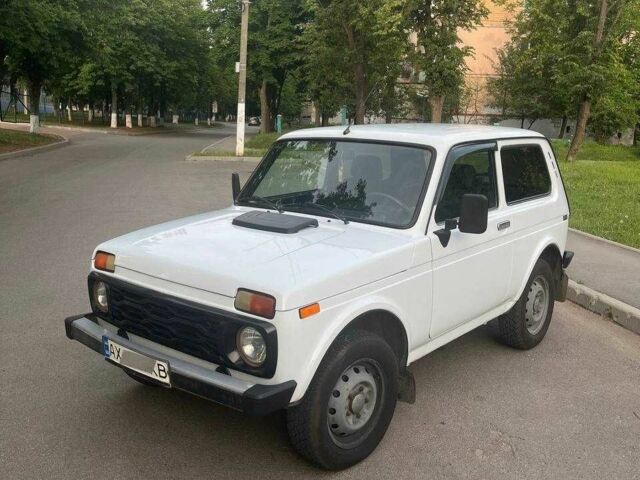 Белый ВАЗ 21214, объемом двигателя 1.69 л и пробегом 170 тыс. км за 3500 $, фото 1 на Automoto.ua