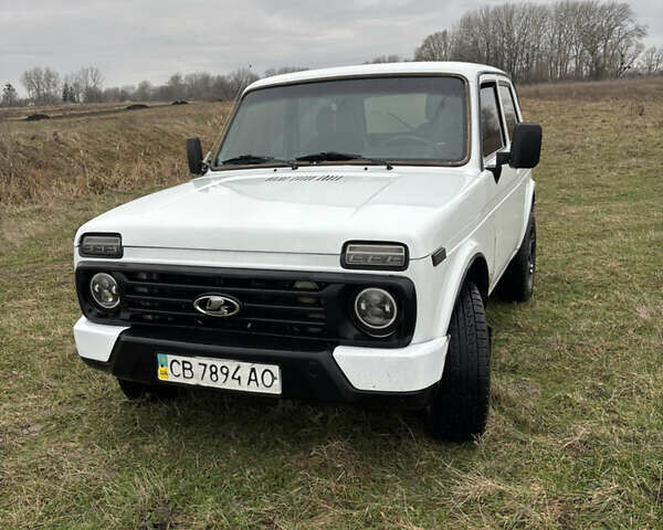 Білий ВАЗ 21214, об'ємом двигуна 1.7 л та пробігом 145 тис. км за 3700 $, фото 1 на Automoto.ua