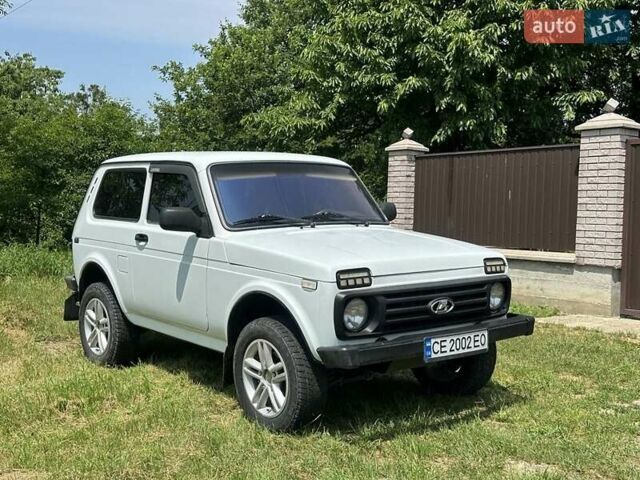 Белый ВАЗ 21214, объемом двигателя 1.7 л и пробегом 120 тыс. км за 4200 $, фото 1 на Automoto.ua