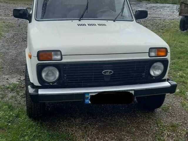 Белый ВАЗ 21214, объемом двигателя 1.7 л и пробегом 151 тыс. км за 3900 $, фото 1 на Automoto.ua