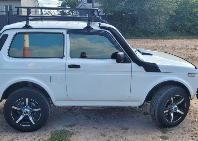 Білий ВАЗ 21214, об'ємом двигуна 1.7 л та пробігом 181 тис. км за 4200 $, фото 1 на Automoto.ua
