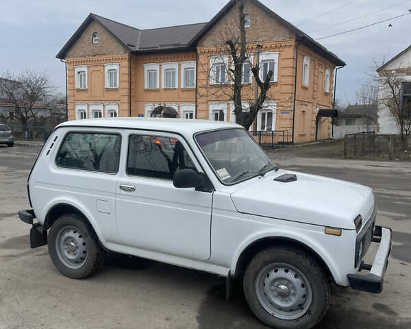 Белый ВАЗ 21214, объемом двигателя 1.7 л и пробегом 107 тыс. км за 6000 $, фото 1 на Automoto.ua
