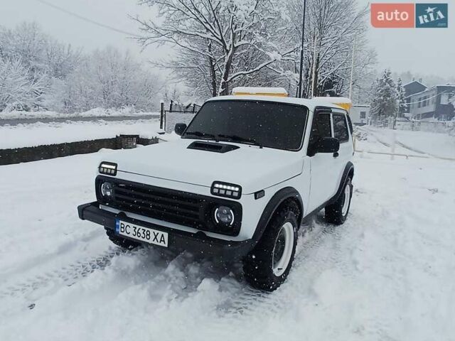 Белый ВАЗ 21214, объемом двигателя 1.69 л и пробегом 113 тыс. км за 4999 $, фото 1 на Automoto.ua