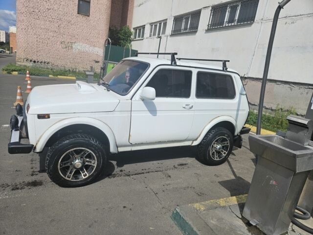 Білий ВАЗ 21214, об'ємом двигуна 2 л та пробігом 198 тис. км за 3000 $, фото 1 на Automoto.ua
