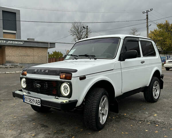 Білий ВАЗ 21214, об'ємом двигуна 1.69 л та пробігом 183 тис. км за 3900 $, фото 1 на Automoto.ua