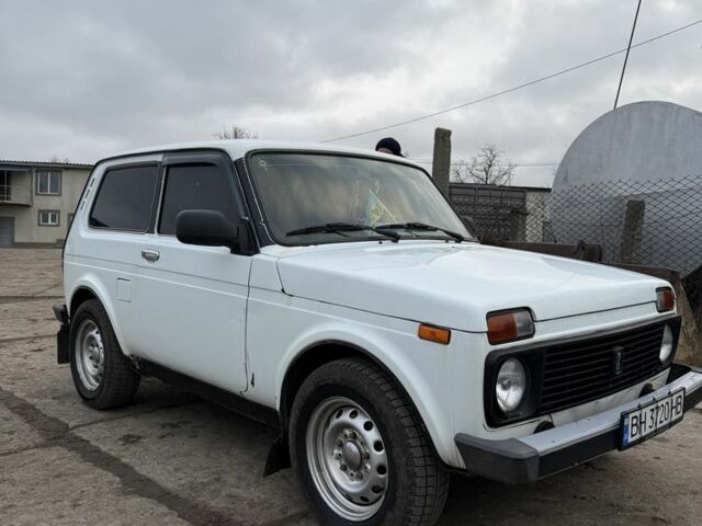 Белый ВАЗ 21214, объемом двигателя 1.7 л и пробегом 220 тыс. км за 3999 $, фото 1 на Automoto.ua