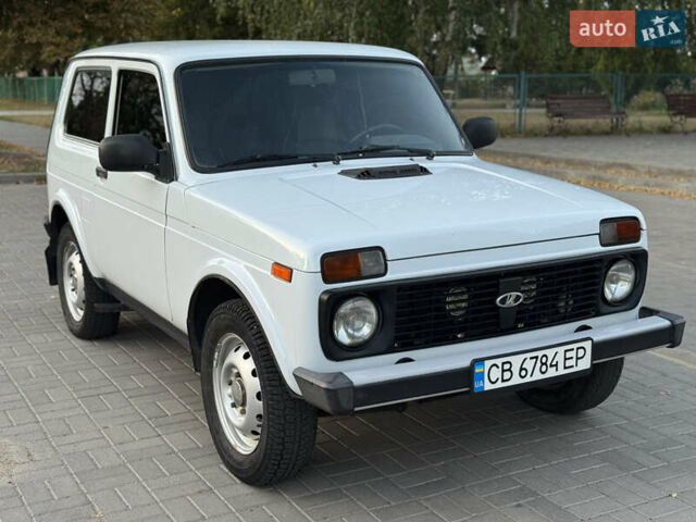 Белый ВАЗ 21214, объемом двигателя 1.69 л и пробегом 238 тыс. км за 4200 $, фото 1 на Automoto.ua