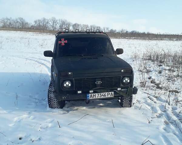 Чорний ВАЗ 21214, об'ємом двигуна 1.7 л та пробігом 480 тис. км за 4500 $, фото 1 на Automoto.ua