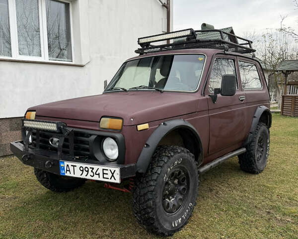 Коричневый ВАЗ 21214, объемом двигателя 1.7 л и пробегом 180 тыс. км за 3900 $, фото 1 на Automoto.ua