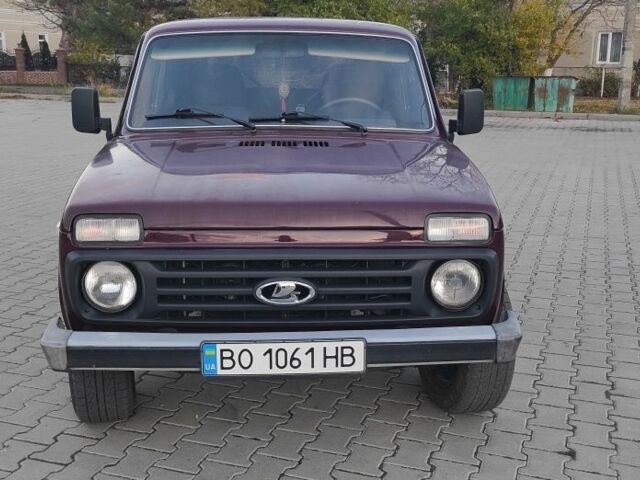 Красный ВАЗ 21214, объемом двигателя 1.7 л и пробегом 250 тыс. км за 3800 $, фото 1 на Automoto.ua