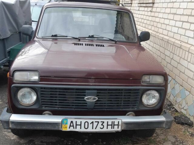 Красный ВАЗ 21214, объемом двигателя 1.7 л и пробегом 148 тыс. км за 3200 $, фото 1 на Automoto.ua