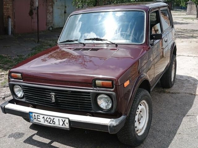 Красный ВАЗ 21214, объемом двигателя 1.7 л и пробегом 191 тыс. км за 3500 $, фото 1 на Automoto.ua