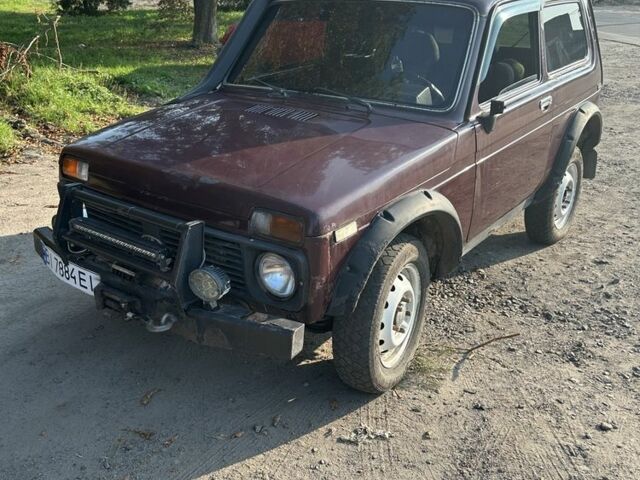 Красный ВАЗ 21214, объемом двигателя 1.6 л и пробегом 200 тыс. км за 1569 $, фото 1 на Automoto.ua