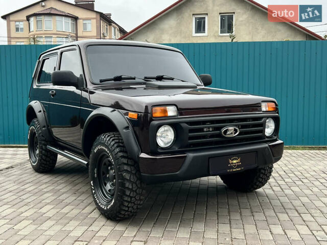 Червоний ВАЗ 21214, об'ємом двигуна 1.7 л та пробігом 70 тис. км за 6900 $, фото 1 на Automoto.ua
