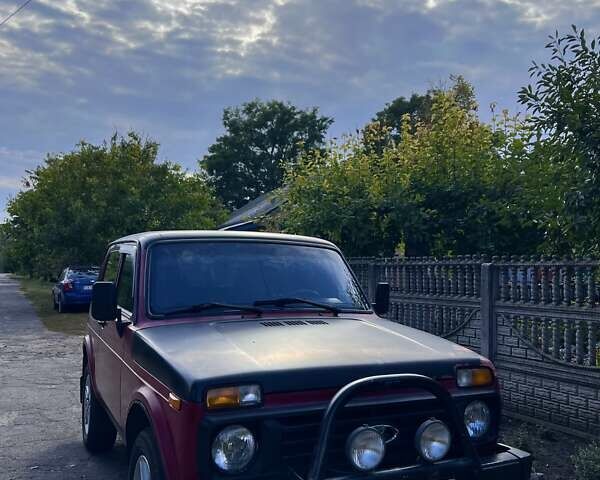 Красный ВАЗ 21214, объемом двигателя 1.7 л и пробегом 120 тыс. км за 2600 $, фото 1 на Automoto.ua