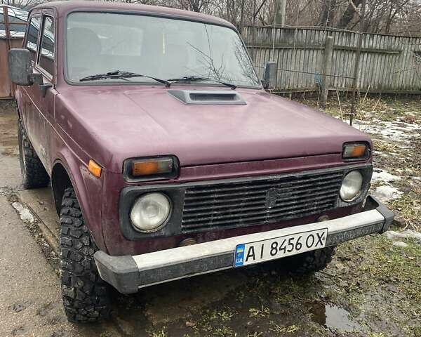 Красный ВАЗ 21214, объемом двигателя 1.7 л и пробегом 150 тыс. км за 2363 $, фото 1 на Automoto.ua