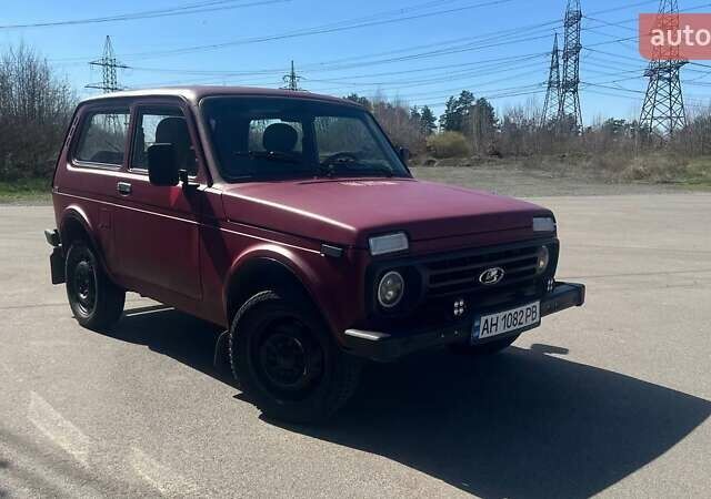 Красный ВАЗ 21214, объемом двигателя 1.7 л и пробегом 200 тыс. км за 3000 $, фото 1 на Automoto.ua