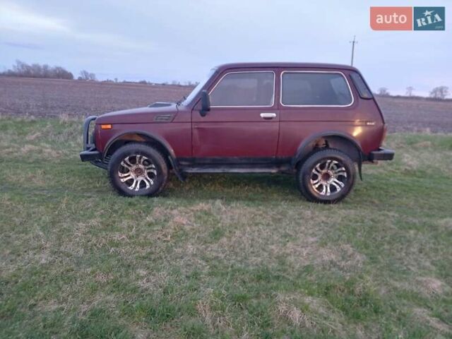 Красный ВАЗ 21214, объемом двигателя 1.7 л и пробегом 160 тыс. км за 3500 $, фото 1 на Automoto.ua