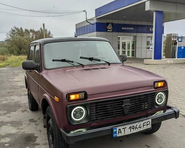 Красный ВАЗ 21214, объемом двигателя 1.7 л и пробегом 125 тыс. км за 2999 $, фото 1 на Automoto.ua