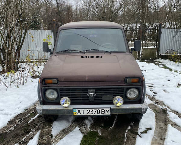 Красный ВАЗ 21214, объемом двигателя 1.7 л и пробегом 133 тыс. км за 4000 $, фото 1 на Automoto.ua