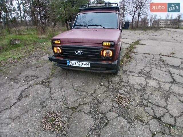 Красный ВАЗ 21214, объемом двигателя 1.7 л и пробегом 150 тыс. км за 4500 $, фото 1 на Automoto.ua