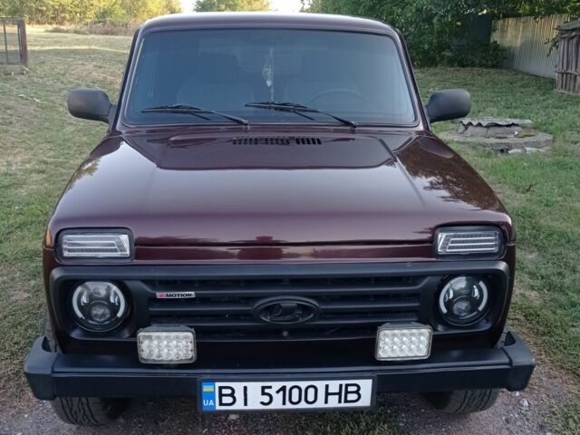 Красный ВАЗ 21214, объемом двигателя 1.7 л и пробегом 65 тыс. км за 5100 $, фото 1 на Automoto.ua