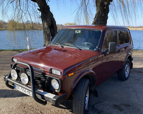 Красный ВАЗ 21214, объемом двигателя 1.7 л и пробегом 135 тыс. км за 3500 $, фото 1 на Automoto.ua