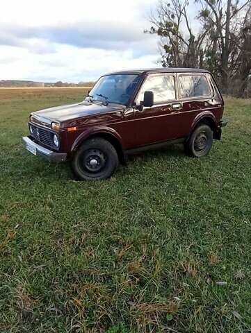 Красный ВАЗ 21214, объемом двигателя 1.7 л и пробегом 179 тыс. км за 3700 $, фото 1 на Automoto.ua