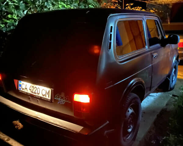 Красный ВАЗ 21214, объемом двигателя 1.7 л и пробегом 184 тыс. км за 3800 $, фото 1 на Automoto.ua