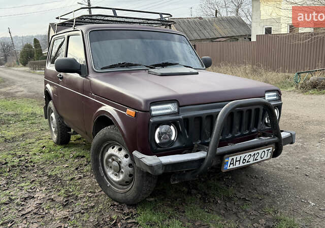 Красный ВАЗ 21214, объемом двигателя 1.69 л и пробегом 80 тыс. км за 3500 $, фото 1 на Automoto.ua