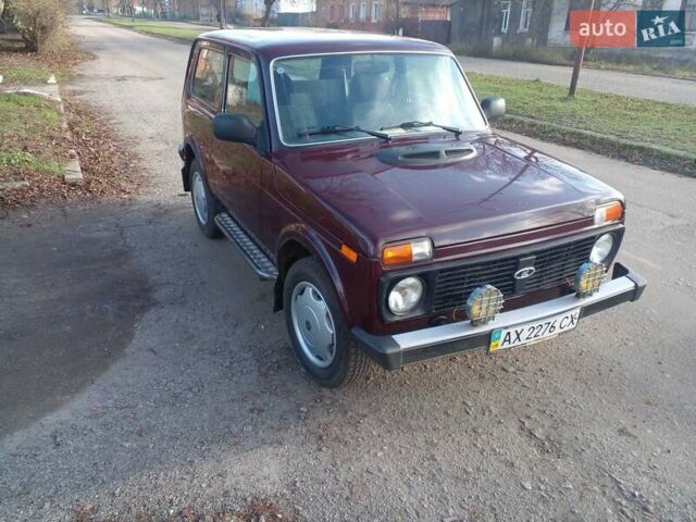 Красный ВАЗ 21214, объемом двигателя 1.7 л и пробегом 65 тыс. км за 5500 $, фото 1 на Automoto.ua