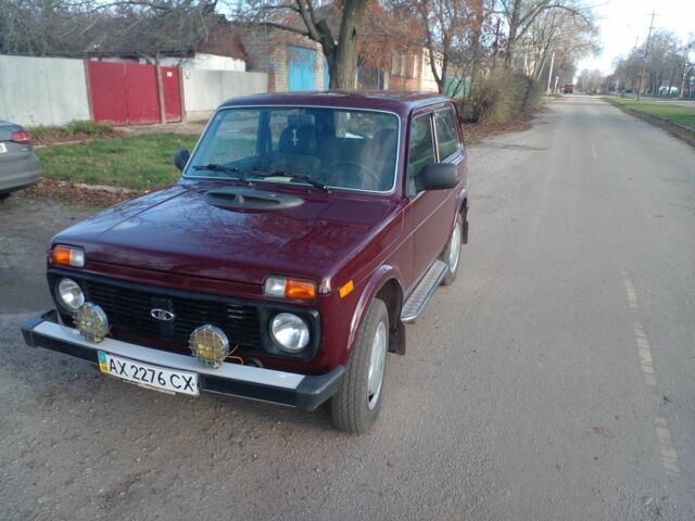 Красный ВАЗ 21214, объемом двигателя 1.7 л и пробегом 65 тыс. км за 5500 $, фото 1 на Automoto.ua