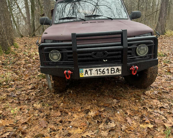 Красный ВАЗ 21214, объемом двигателя 1.7 л и пробегом 100 тыс. км за 4400 $, фото 1 на Automoto.ua