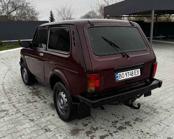 Красный ВАЗ 21214, объемом двигателя 1.7 л и пробегом 200 тыс. км за 3600 $, фото 1 на Automoto.ua