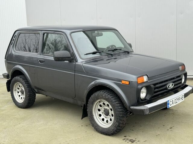 Серый ВАЗ 21214, объемом двигателя 1.7 л и пробегом 117 тыс. км за 5500 $, фото 1 на Automoto.ua