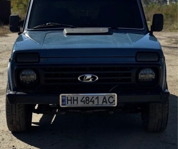 Синій ВАЗ 21214, об'ємом двигуна 1.7 л та пробігом 140 тис. км за 4200 $, фото 1 на Automoto.ua