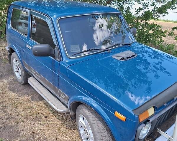 Синий ВАЗ 21214, объемом двигателя 1.6 л и пробегом 189 тыс. км за 3700 $, фото 1 на Automoto.ua