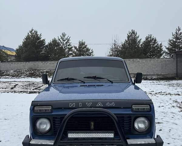 Синий ВАЗ 21214, объемом двигателя 1.7 л и пробегом 200 тыс. км за 4700 $, фото 1 на Automoto.ua