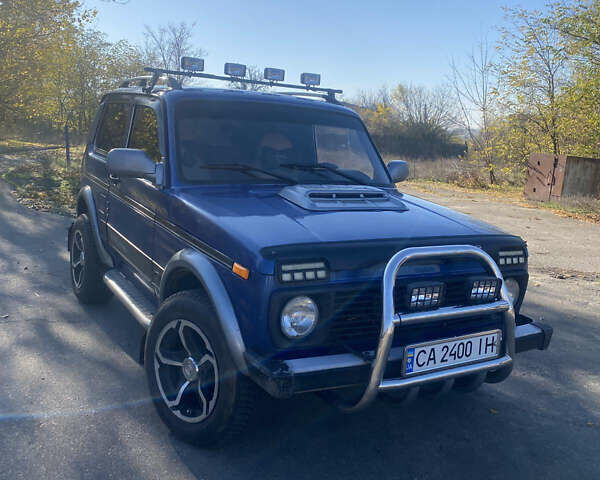 Синий ВАЗ 21214, объемом двигателя 1.7 л и пробегом 217 тыс. км за 3600 $, фото 1 на Automoto.ua