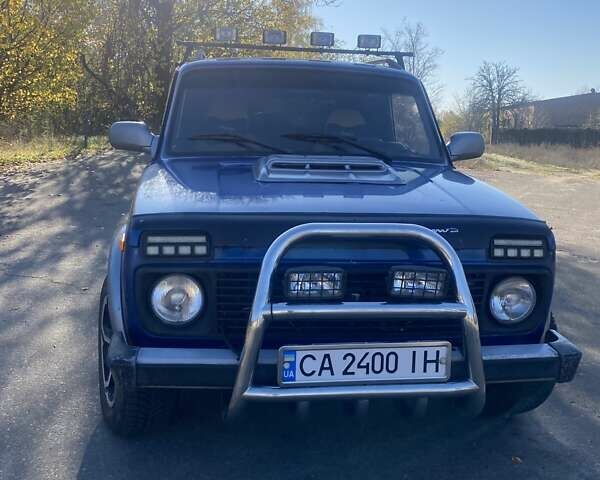 Синий ВАЗ 21214, объемом двигателя 1.7 л и пробегом 217 тыс. км за 3900 $, фото 1 на Automoto.ua