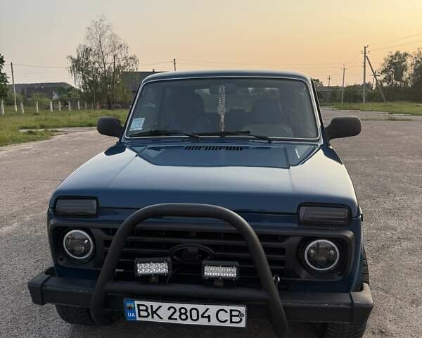 Синій ВАЗ 21214, об'ємом двигуна 1.7 л та пробігом 108 тис. км за 4200 $, фото 1 на Automoto.ua