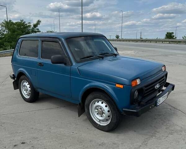 Синий ВАЗ 21214, объемом двигателя 1.69 л и пробегом 300 тыс. км за 3700 $, фото 1 на Automoto.ua