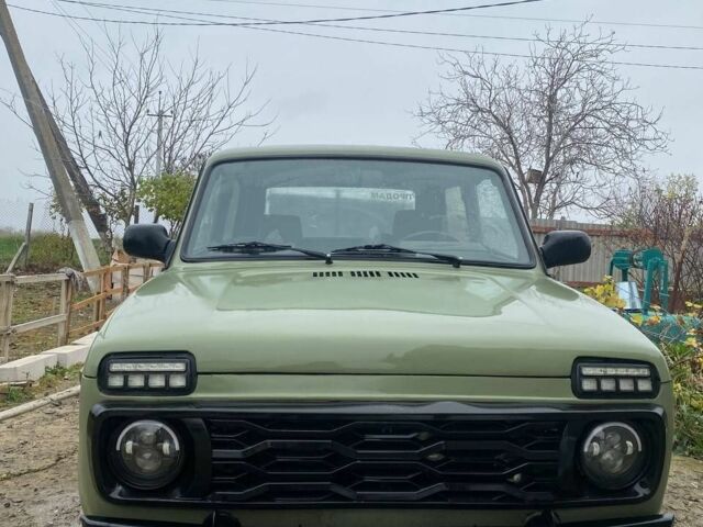 Зелений ВАЗ 21214, об'ємом двигуна 1.7 л та пробігом 300 тис. км за 2607 $, фото 1 на Automoto.ua