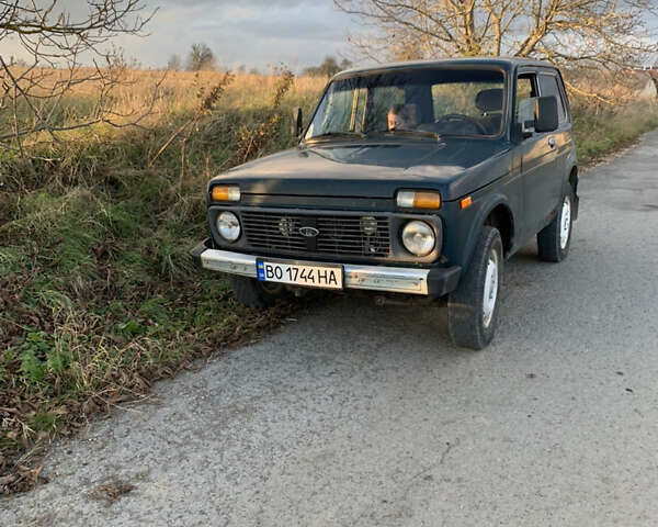 Зеленый ВАЗ 21214, объемом двигателя 1.7 л и пробегом 300 тыс. км за 3000 $, фото 1 на Automoto.ua