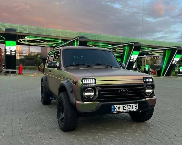 Зелений ВАЗ 21214, об'ємом двигуна 1.69 л та пробігом 160 тис. км за 6000 $, фото 1 на Automoto.ua